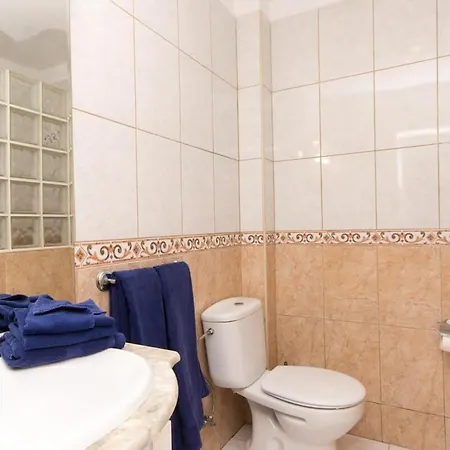 Flores 5 - Two Bed Apartament Playa Feñabe