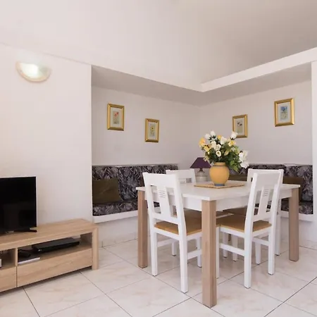 Flores 5 - Two Bed Apartament